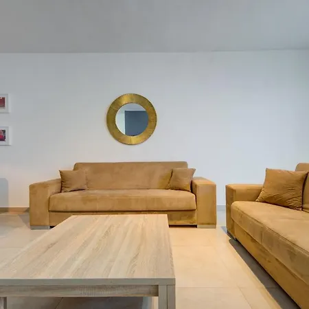 Modern & Near St Julian By Jl Apartment