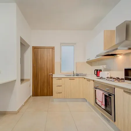 Modern & Near St Julian By Jl Apartment Is-Swieqi