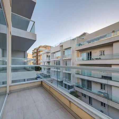 Modern & Near St Julian By Jl Apartment